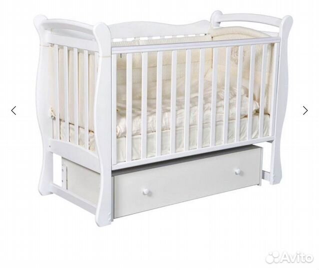 Кроватка для новорожденных с маятником