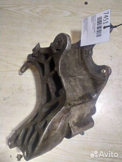 Кронштейн гидроусилителя Mitsubishi Delica 4B12