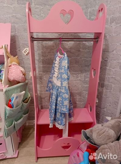Вешалка стойка для одежды девочки
