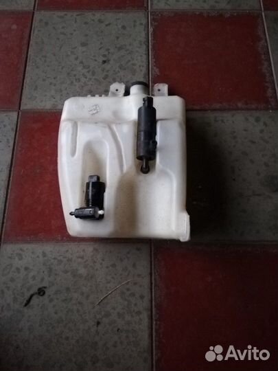 Бачок омывателя Nissan Micra K12