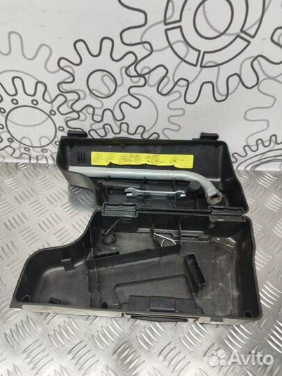 Ящик для инструментов Audi A6 C5 2.5D 2004