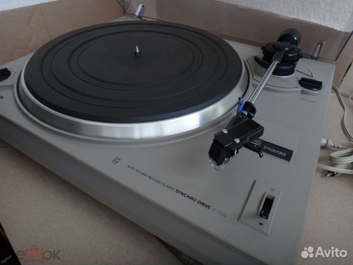 Проигрыватель винила «Philips» F7120