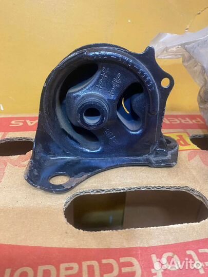 Подушка двигателя хонда cr-v, rd1