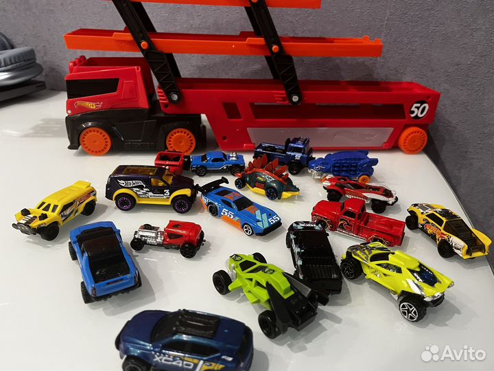 Hot wheels автовоз на 50 машинок