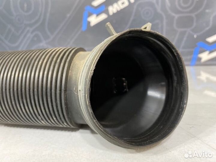 Патрубок воздушного фильтра Volkswagen Passat