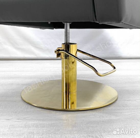 Парикмахерское кресло мд-24 на золотом основании