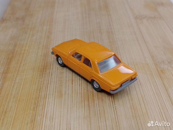 Audi 100 C1 (1968-1976)