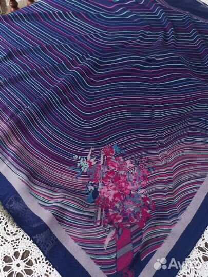 Большой красивый платок шаль