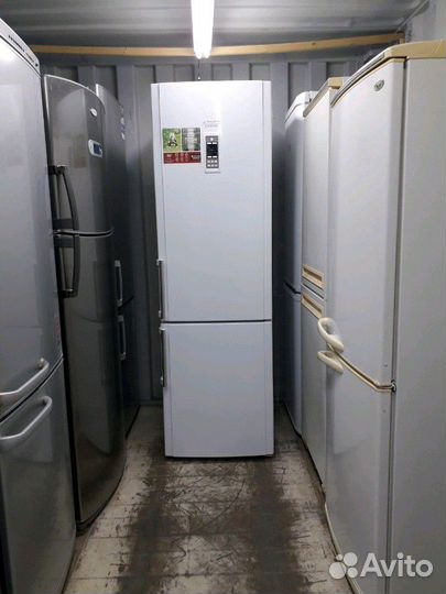 Холодильник б/у Hotpoint-Ariston HBD1201.04