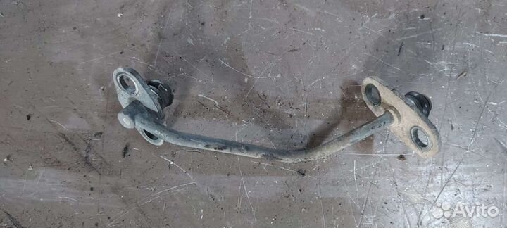 Трубка двигателя на Mitsubishi 4G 93