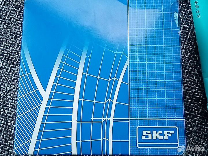 Ролик натяжной SKF VKM11106 в оригинале 030109243D
