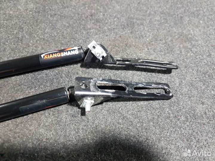 Упор капота Mitsubishi Lancer 10