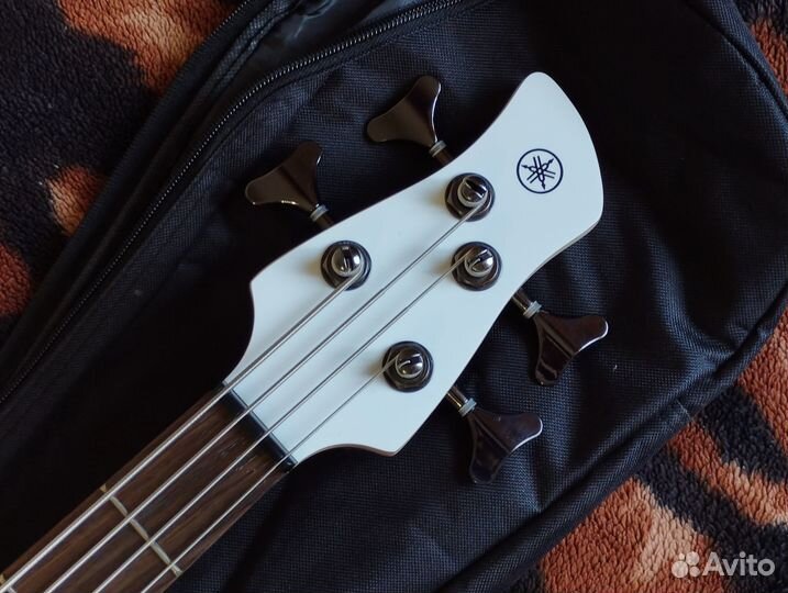 Басгитара Yamaha trbx 304 WH