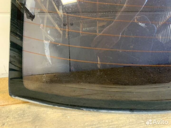 Стекло заднее Mitsubishi Lancer 8 CB 1.3 4G13 2000