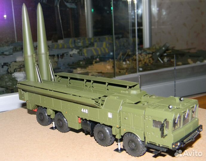 Модель отрк «Искандер-М» 1/72 собранная окрашенная