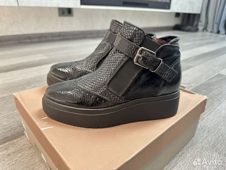 Ботинки женские