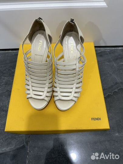 Босоножки fendi