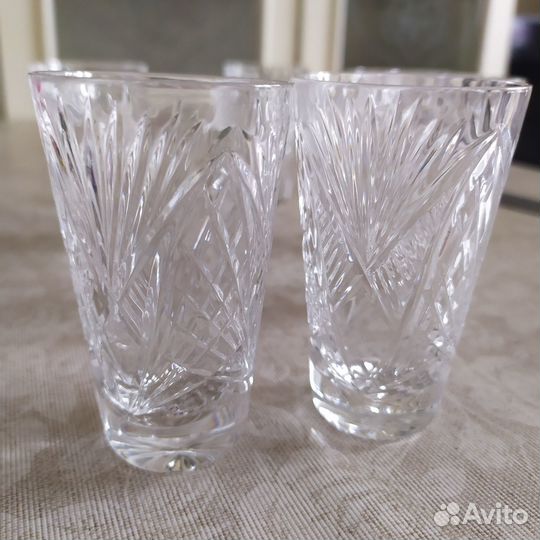 Бокалы и хрустальные рюмки