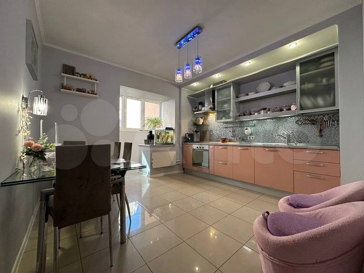 3-к. квартира, 92 м², 4/14 эт.