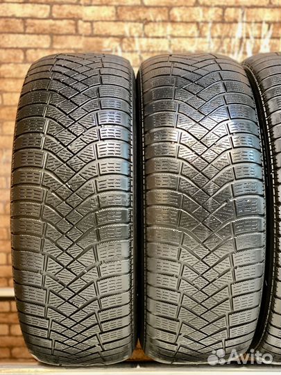 Pirelli Ice Zero FR 215/65 R16