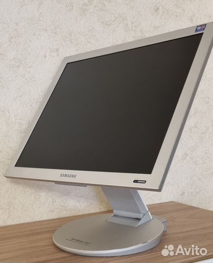 Монитор Samsung SyncMaster 173P 17