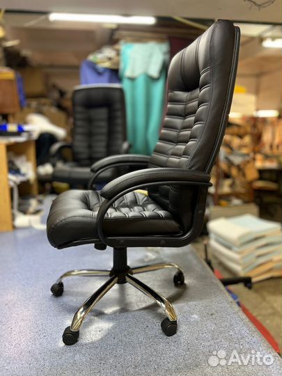 Офисное компьютерное кресло
