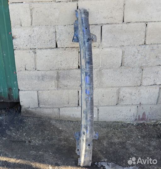 Усилитель переднего бампера Volkswagen Golf 4