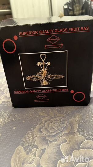 Ваза для фруктов на ножке