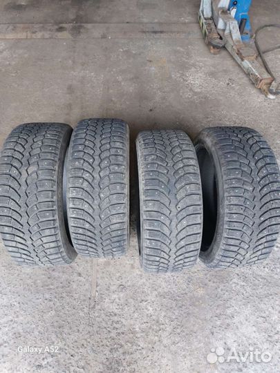 Bridgestone Blizzak Spike-01 215/50 R17 91T