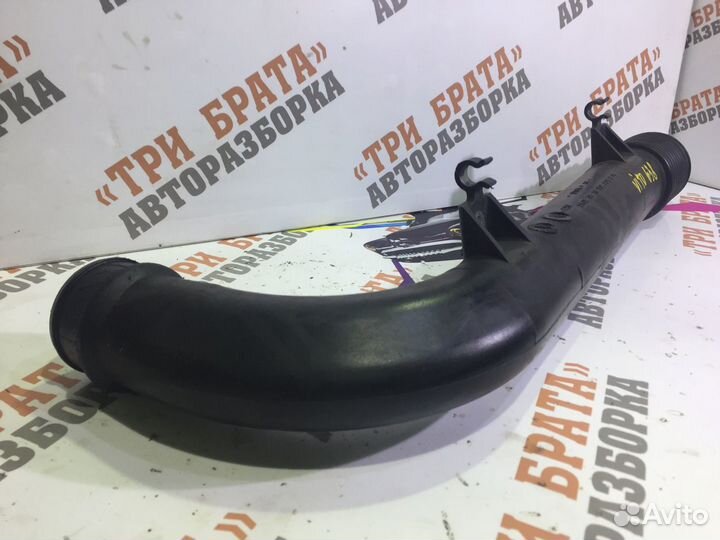 Мерседес Вито Патрубок на воздушный фильтр