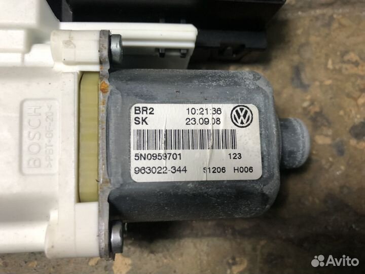 Мотор стеклоподъемника Volkswagen Tiguan 08-17