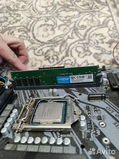 Материнская плата с процессором и памятью