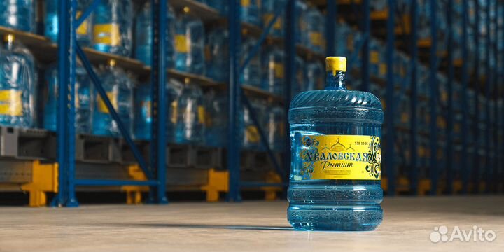 Развозчик на своем грузовом авто