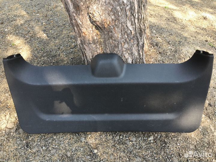 Обшивка двери багажника Chevrolet Tahoe 06-14