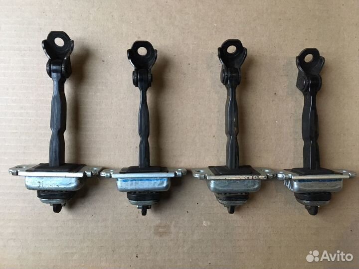 Ограничитель двери Шевроле Лачетти Разбор