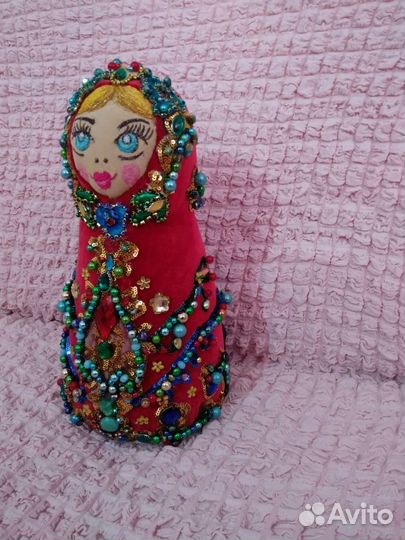 Матрешка сувенирная вышитая камнями