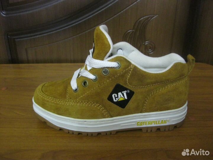 Кроссовки новые