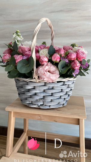 Композиция цветов в корзине «Садовый микс»