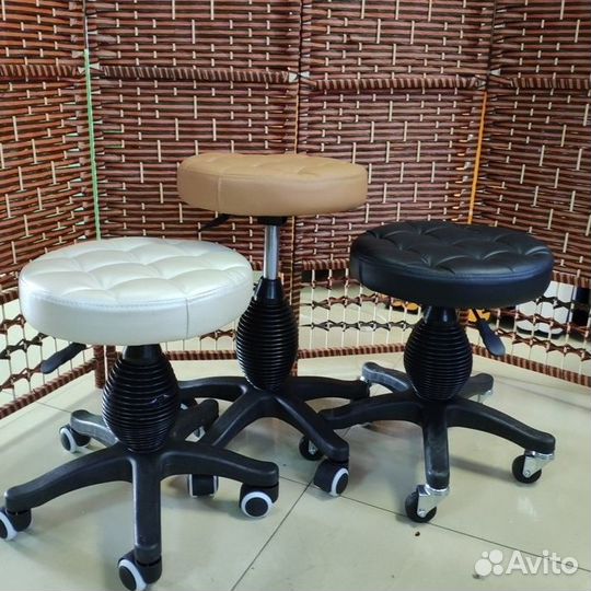 Стул для мастера педикюра, косметолога