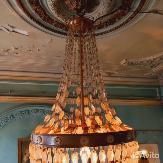 Большая антикварная люстра