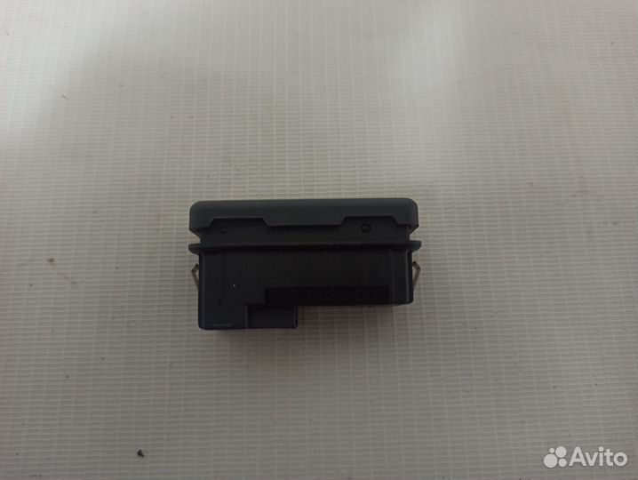 Кнопка закрывания багажника BMW X6 E71