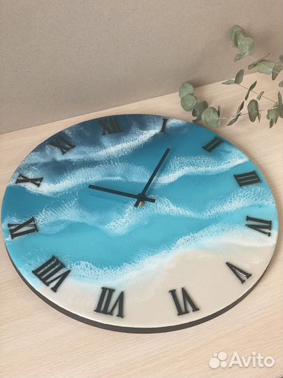 Часы настенные из эпоксидной смолы