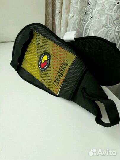 Щитки футбольные