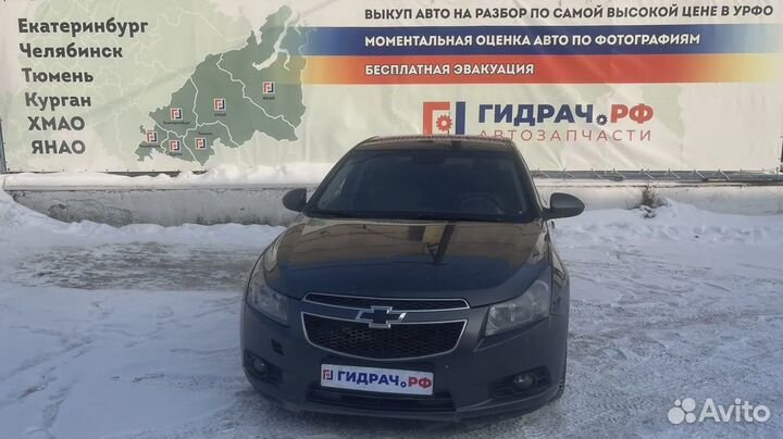 Пыльник крыла переднего правого Chevrolet Cruze 96