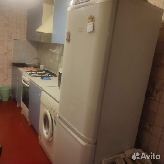 Холодильник Hotpoint-Ariston