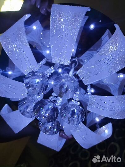 Продам люстру