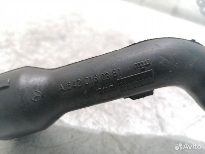 Патрубок (трубопровод, шланг) Mercedes E-Class