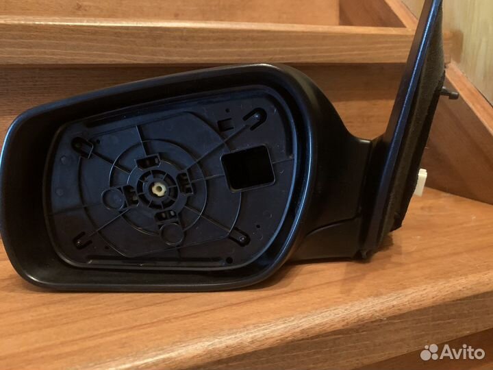 Боковое зеркало на Мазду