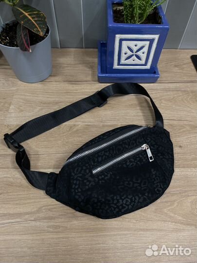 Сумка бананка черная