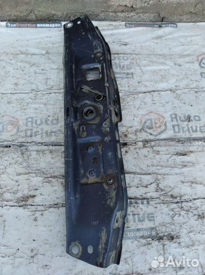 Планка радиатора Opel Astra H 1.6 2011